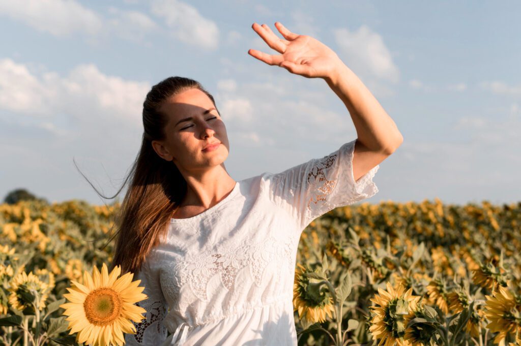 mujer tomando el sol